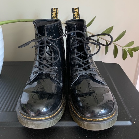 DR MARTENS JUNIOR 1460 DELANEY BLACK PATENT LEATHER LACE UP ZIP BOOTS size 5 - Picture 2 of 9